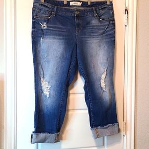 TORRID SZ 18 CROPPED JEANS DISTRESSED